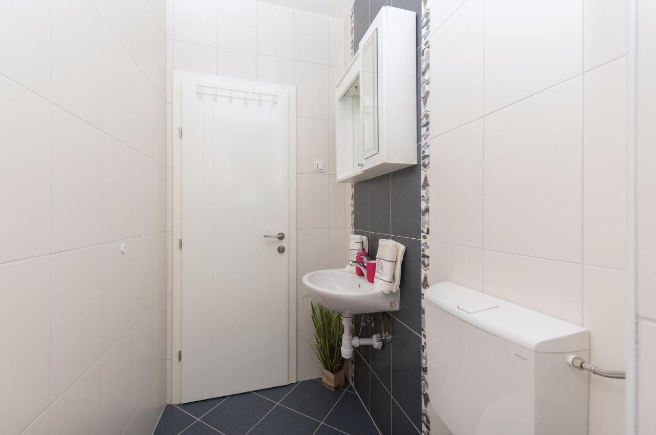Long Apartment Makarska Eksteriør billede
