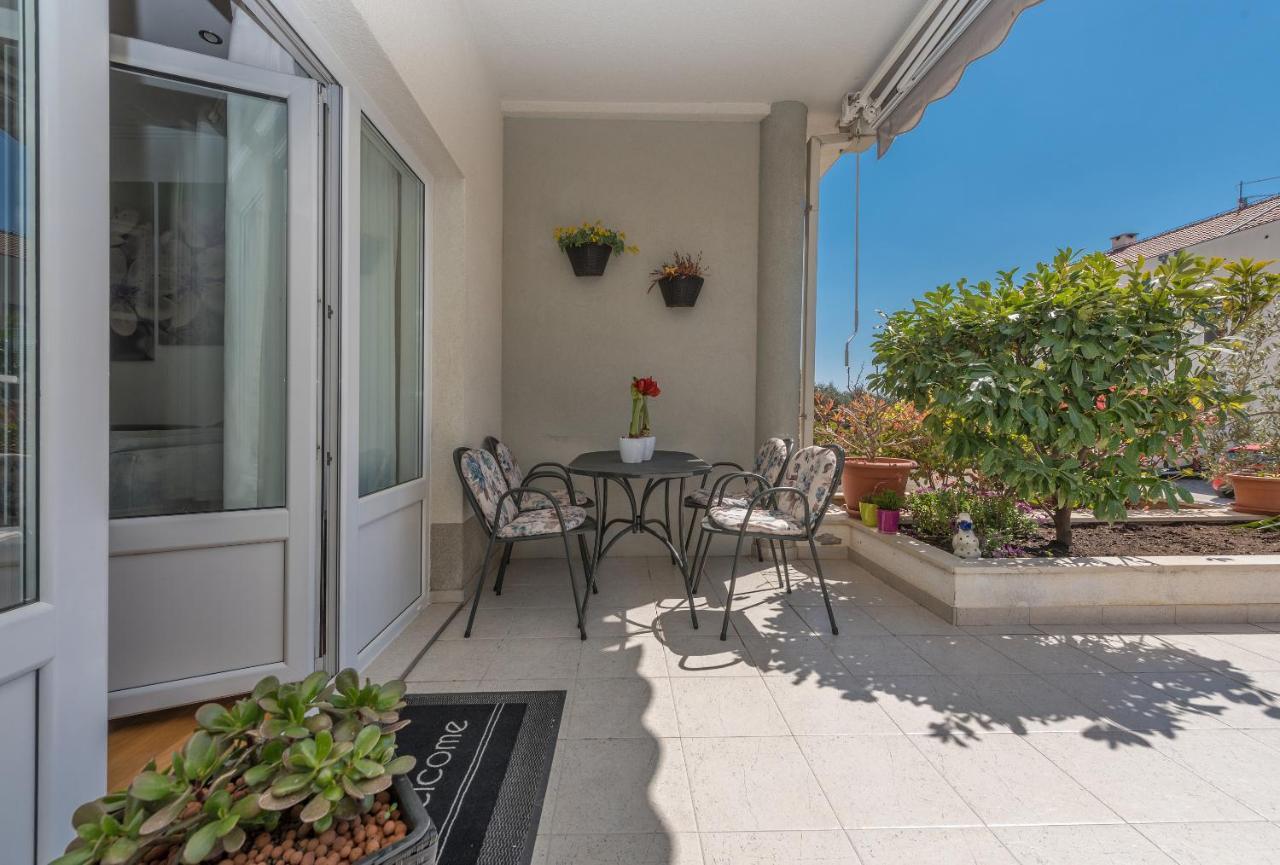 Long Apartment Makarska Eksteriør billede