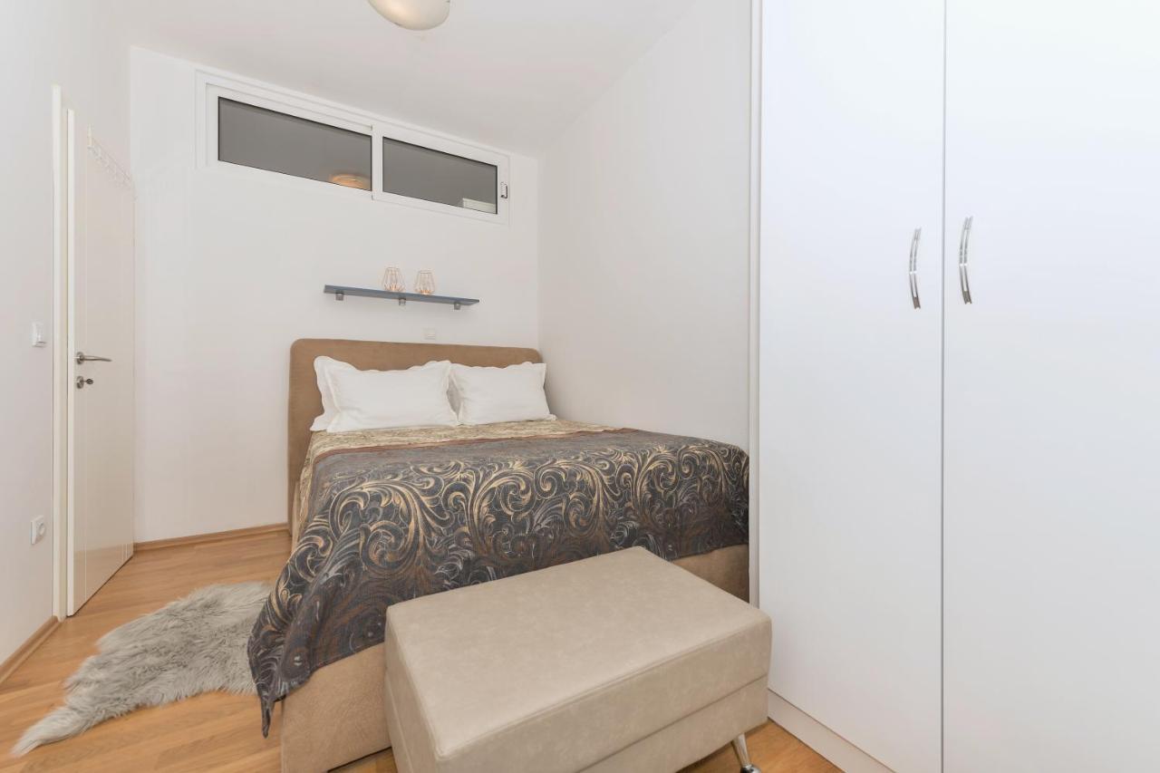 Long Apartment Makarska Eksteriør billede
