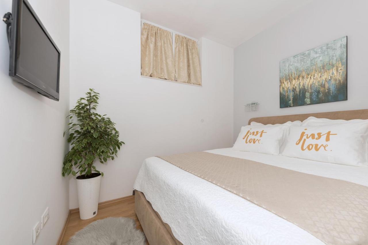 Long Apartment Makarska Eksteriør billede