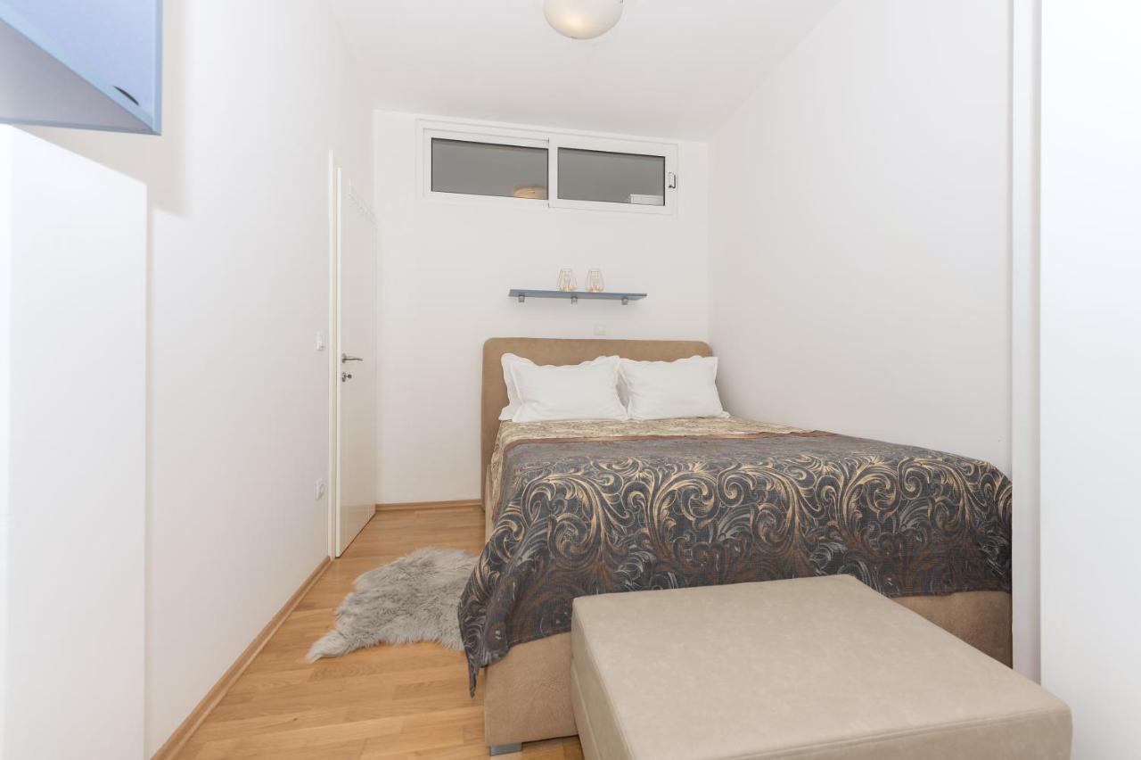 Long Apartment Makarska Eksteriør billede