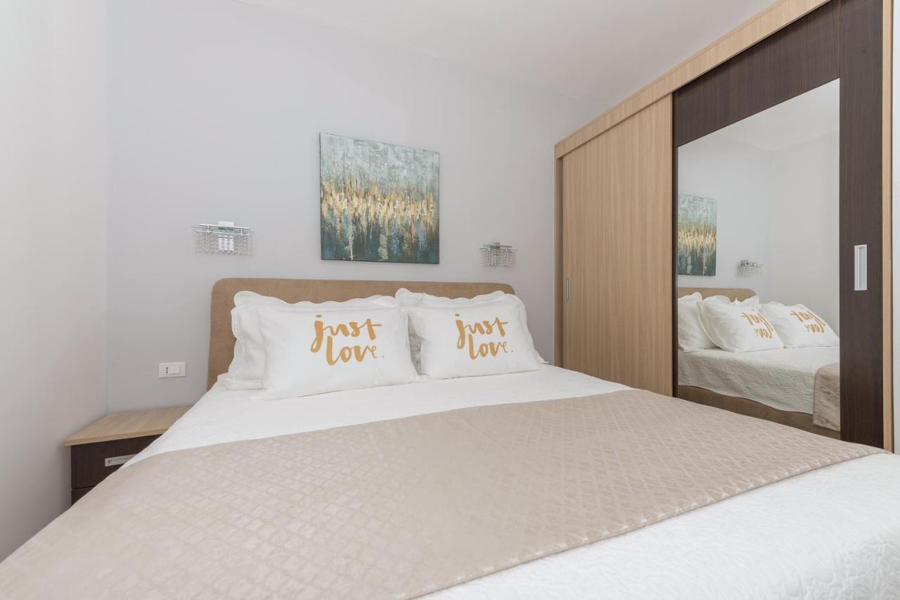 Long Apartment Makarska Eksteriør billede