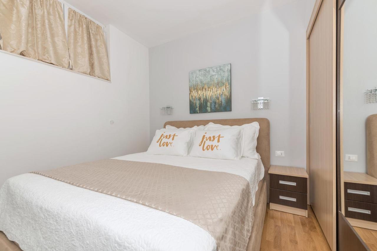 Long Apartment Makarska Eksteriør billede