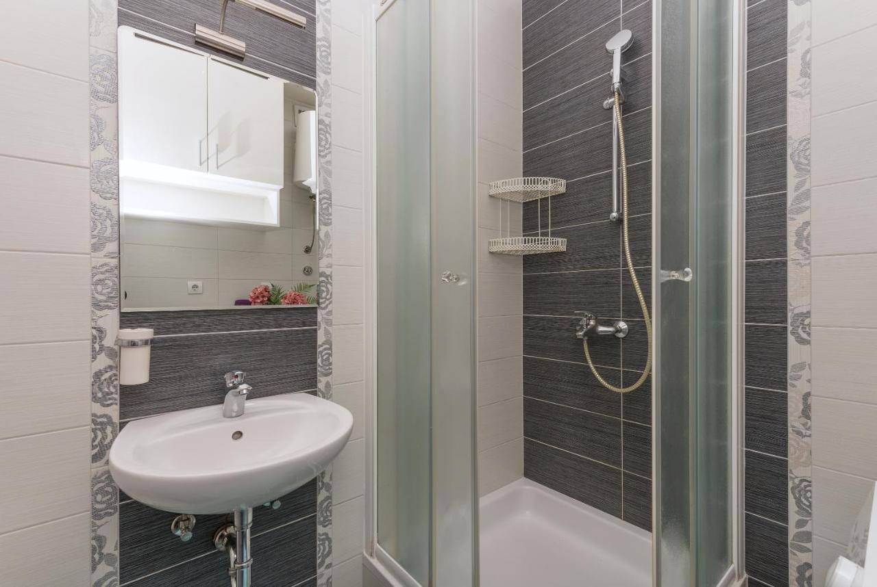 Long Apartment Makarska Eksteriør billede