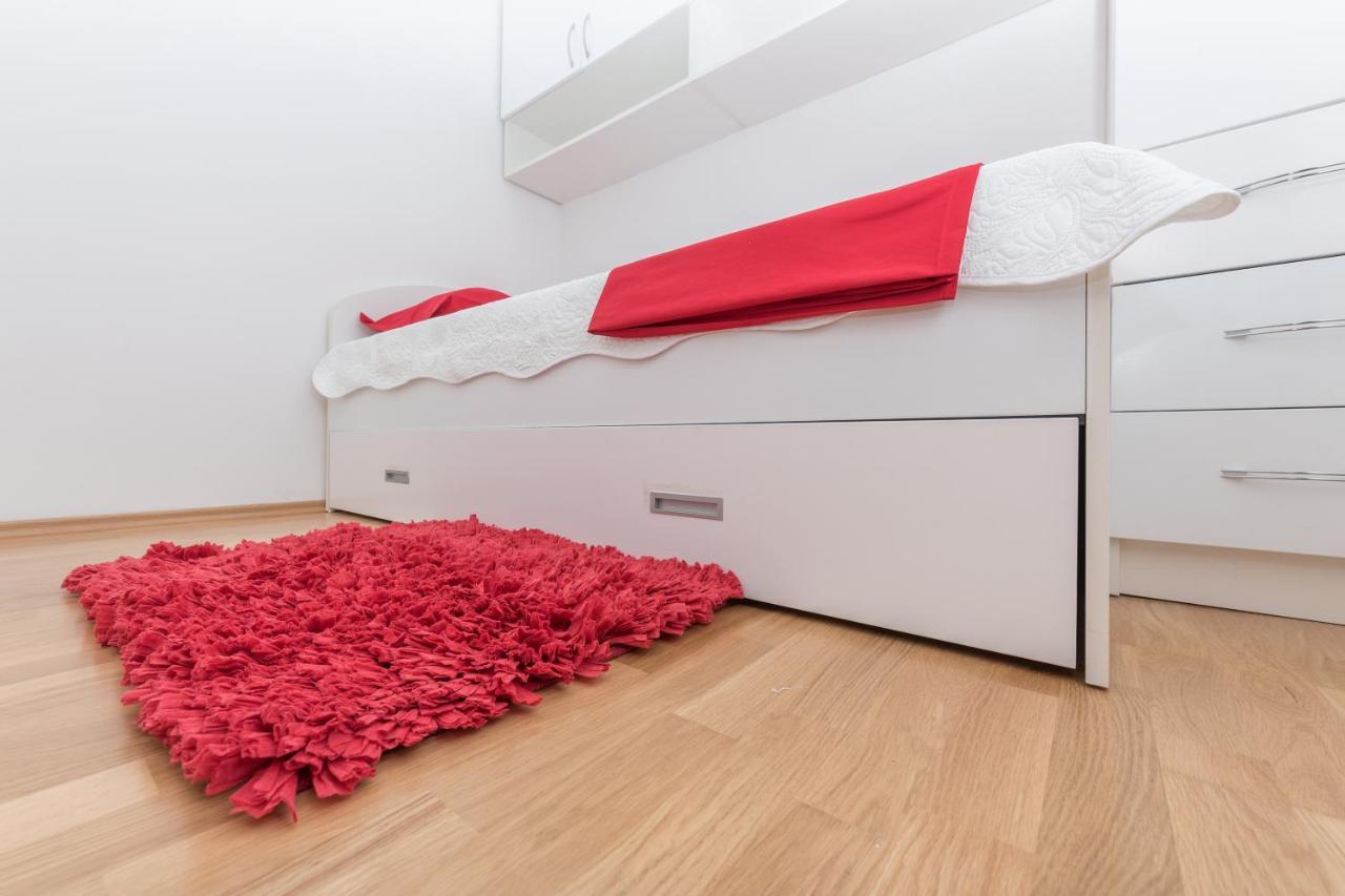 Long Apartment Makarska Eksteriør billede